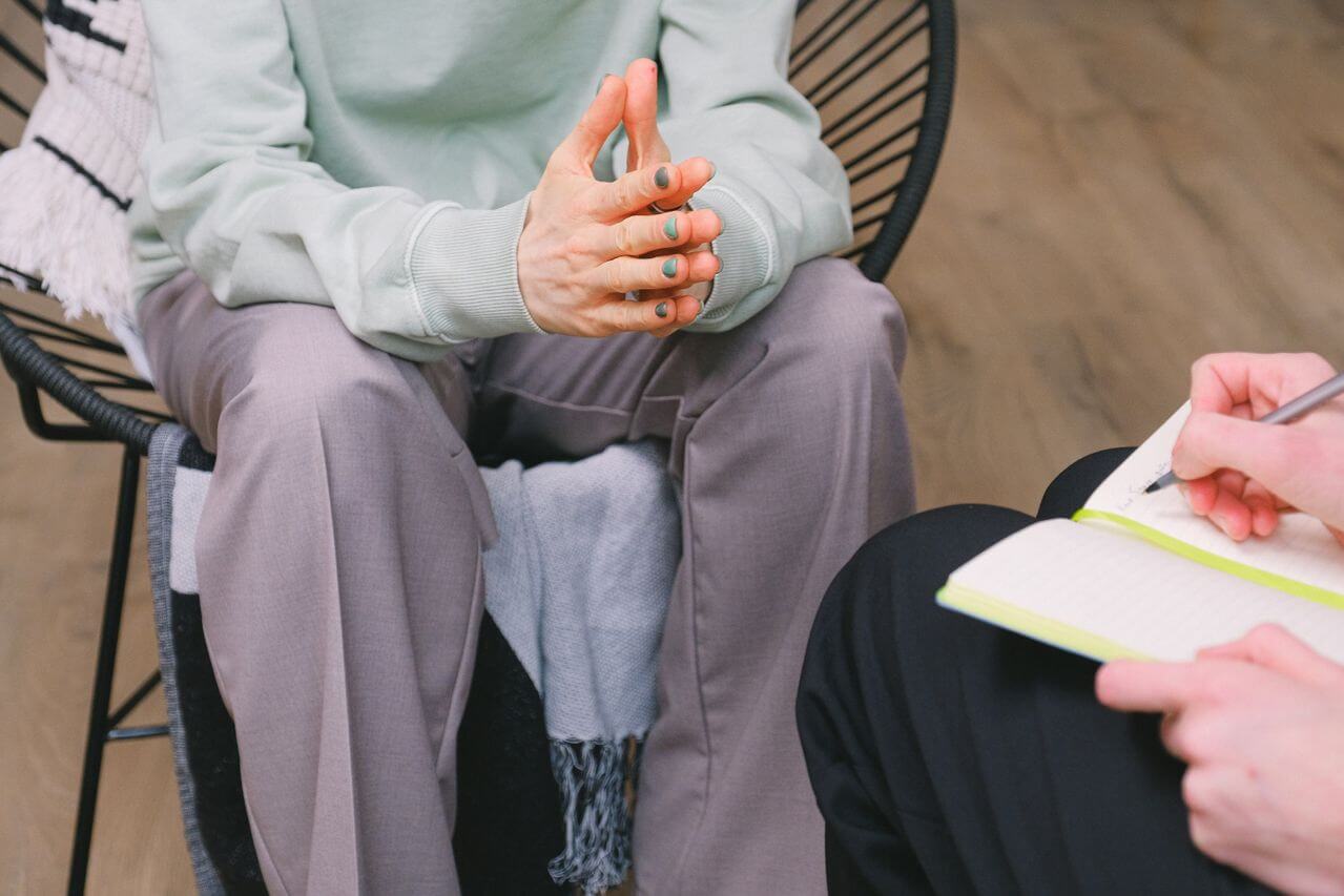 Terapia bez wstydu: kiedy warto umówić pierwszą konsultację z psychologiem?