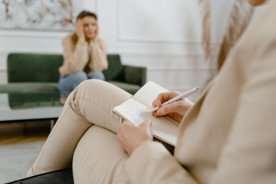 Terapia bez wstydu: kiedy warto umówić pierwszą konsultację z psychologiem?